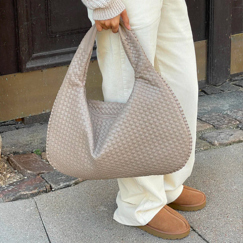 Elaréa – Gewoven Design Schoudertas met Ruimte en Verfijning