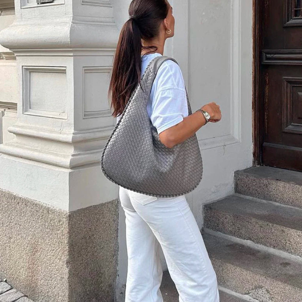 Elaréa – Gewoven Design Schoudertas met Ruimte en Verfijning