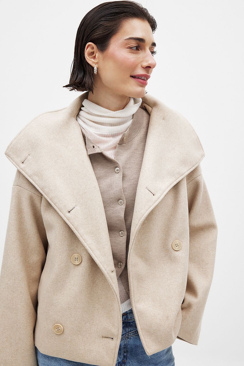 Mirelle – Korte Wollen Jas met Oversized Pasvorm en Luxe Afwerking