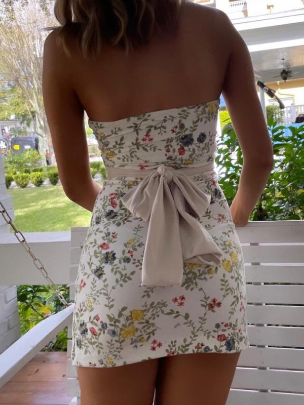 Calina – Strapless Damesjurk met Bloemenprint en Strikdetail