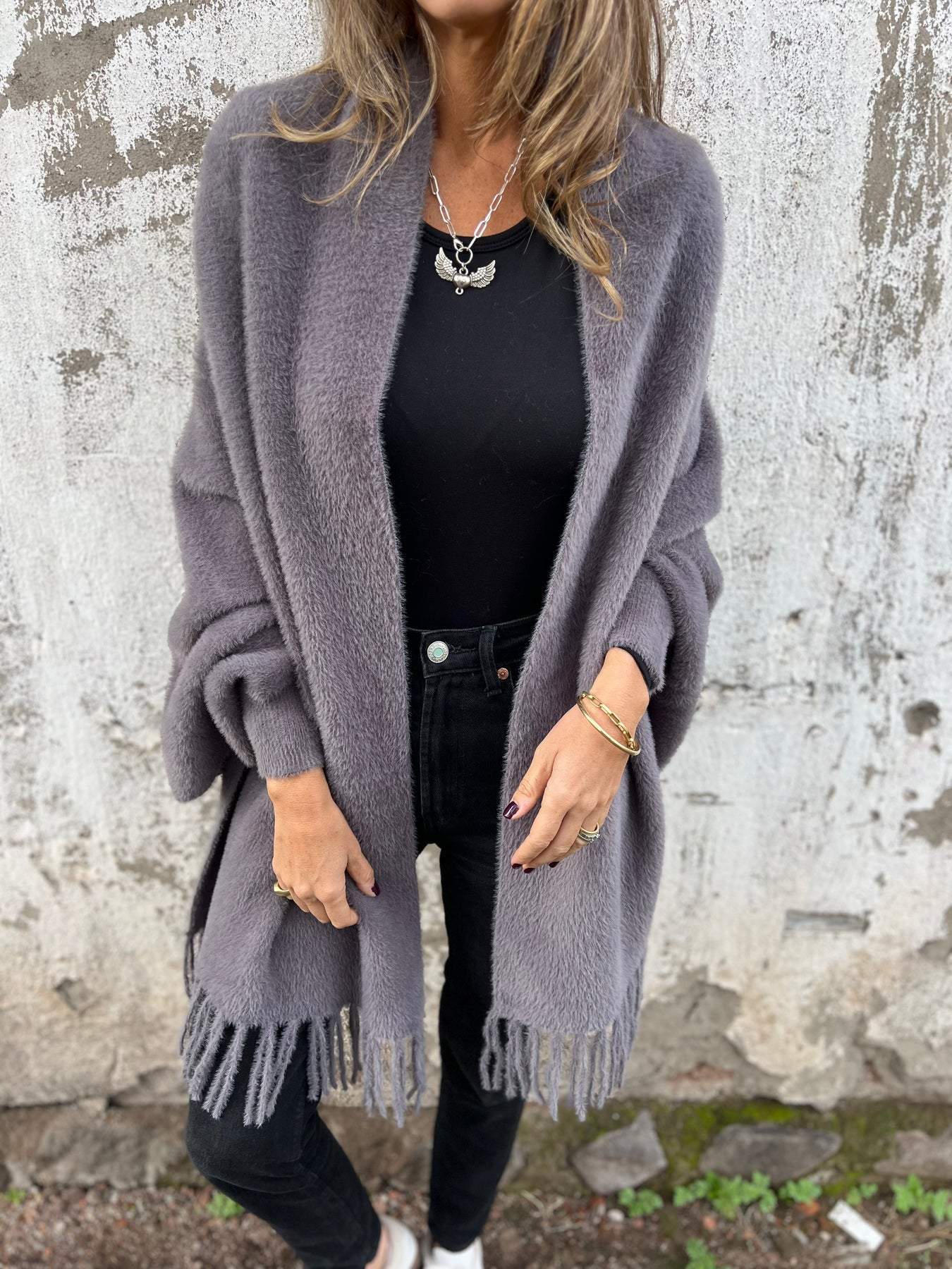 Violette – Lange Damesjas met Kwastjes voor Warme Winterdagen