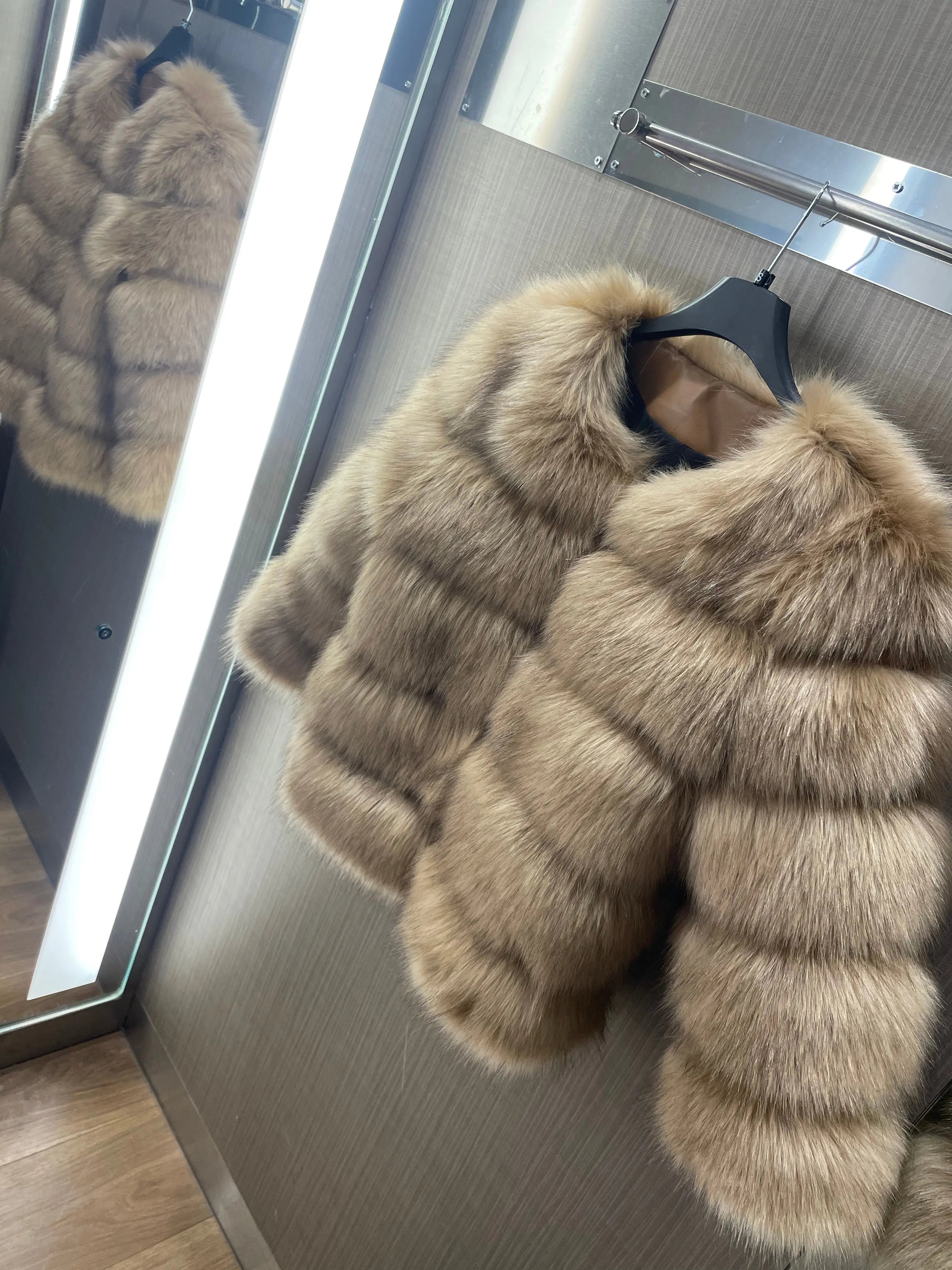 Marvella Bontjas – Luxe Warmte met een Glamoureuze Touch