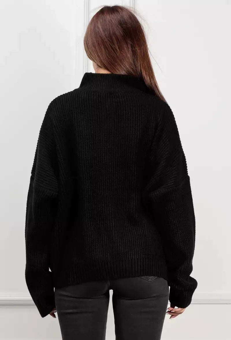 Lyvianne Trui – Zwarte Oversized Trui met Ritskraag