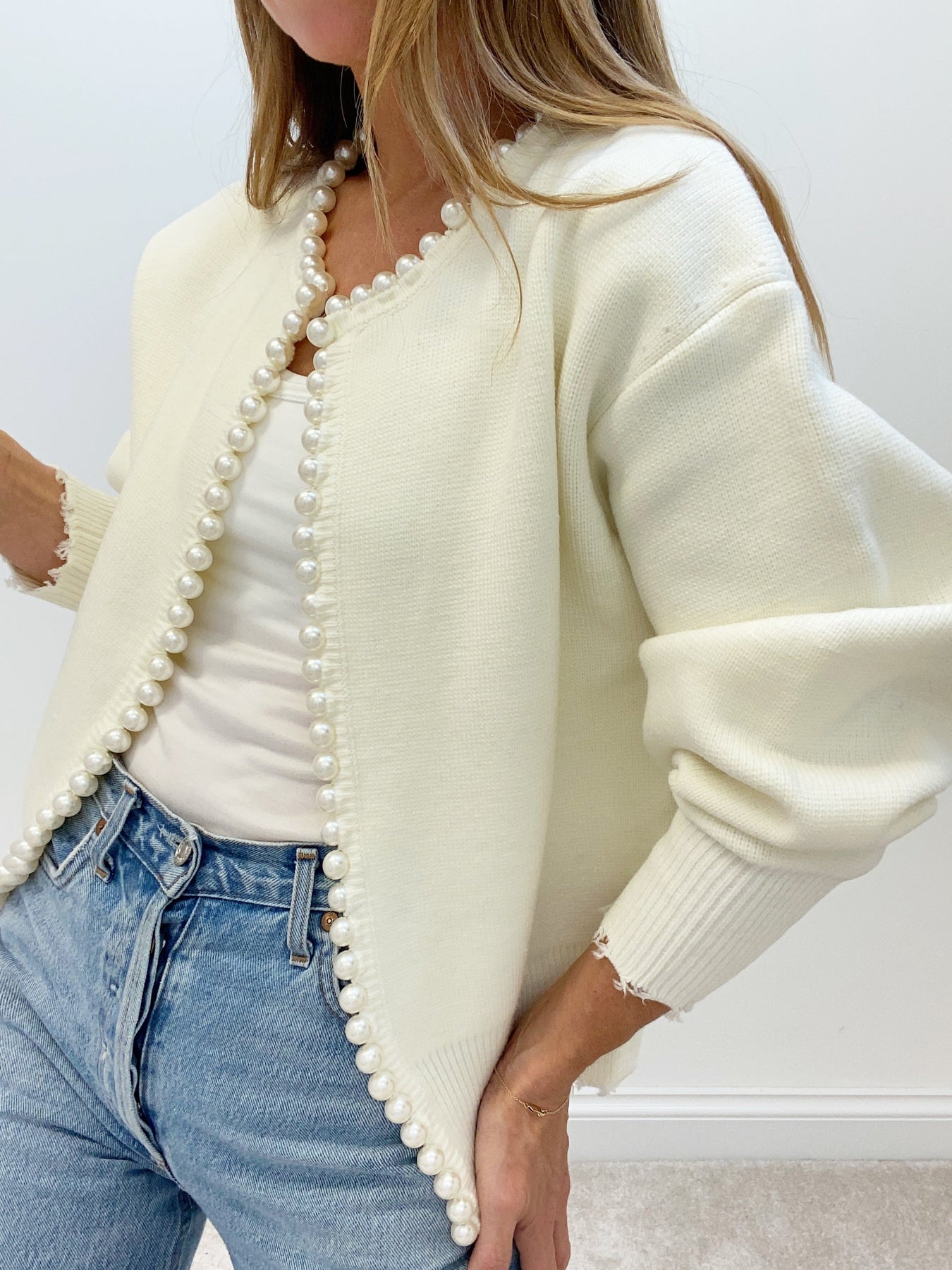 Elodie – Cardigan met Parelaccenten en Elegante Details