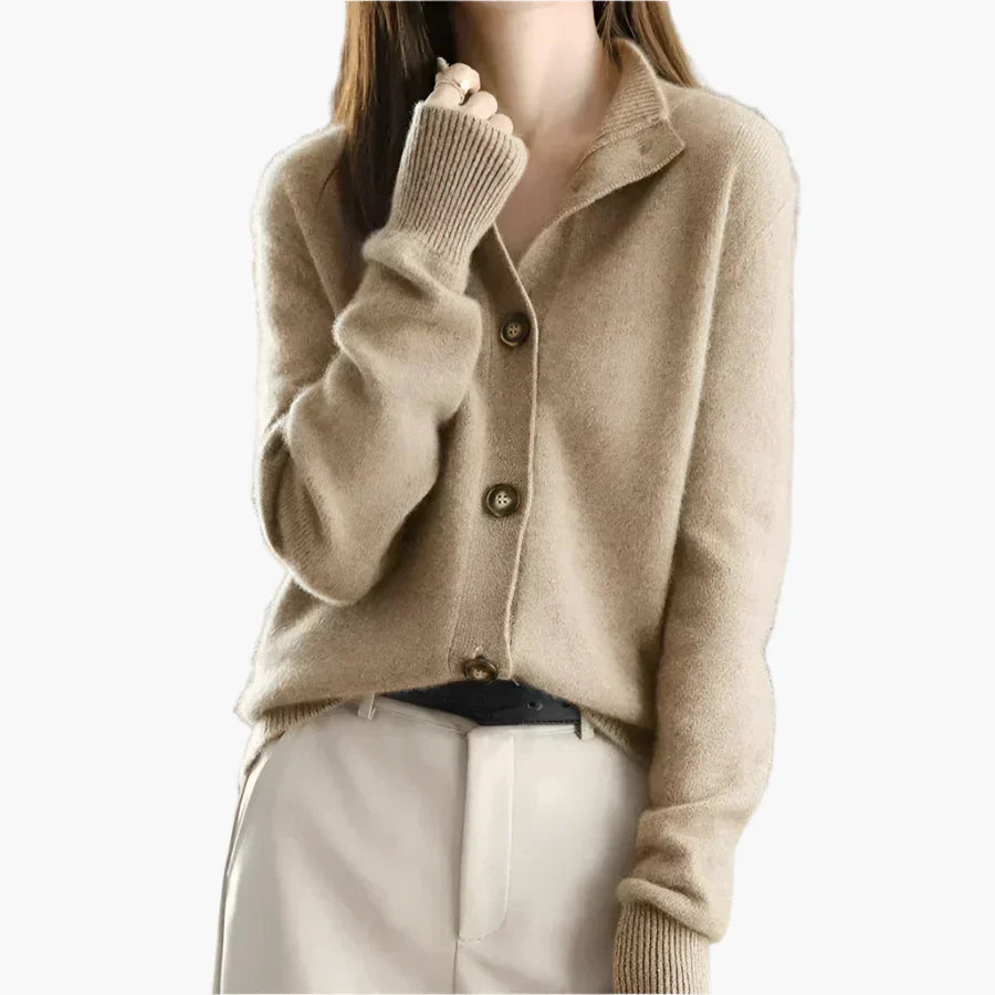 Lorine – Gebreid Damesvest met Elegante Knoopsluiting en Tijdloze Warmte