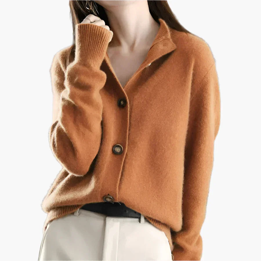Lorine – Gebreid Damesvest met Elegante Knoopsluiting en Tijdloze Warmte