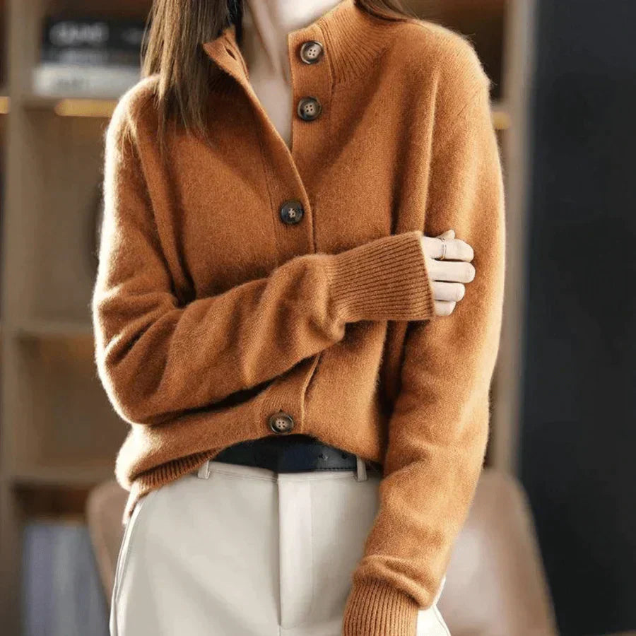 Lorine – Gebreid Damesvest met Elegante Knoopsluiting en Tijdloze Warmte