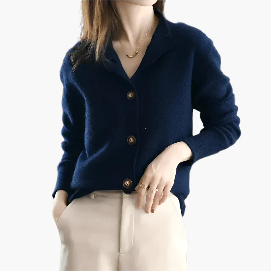 Lorine – Gebreid Damesvest met Elegante Knoopsluiting en Tijdloze Warmte