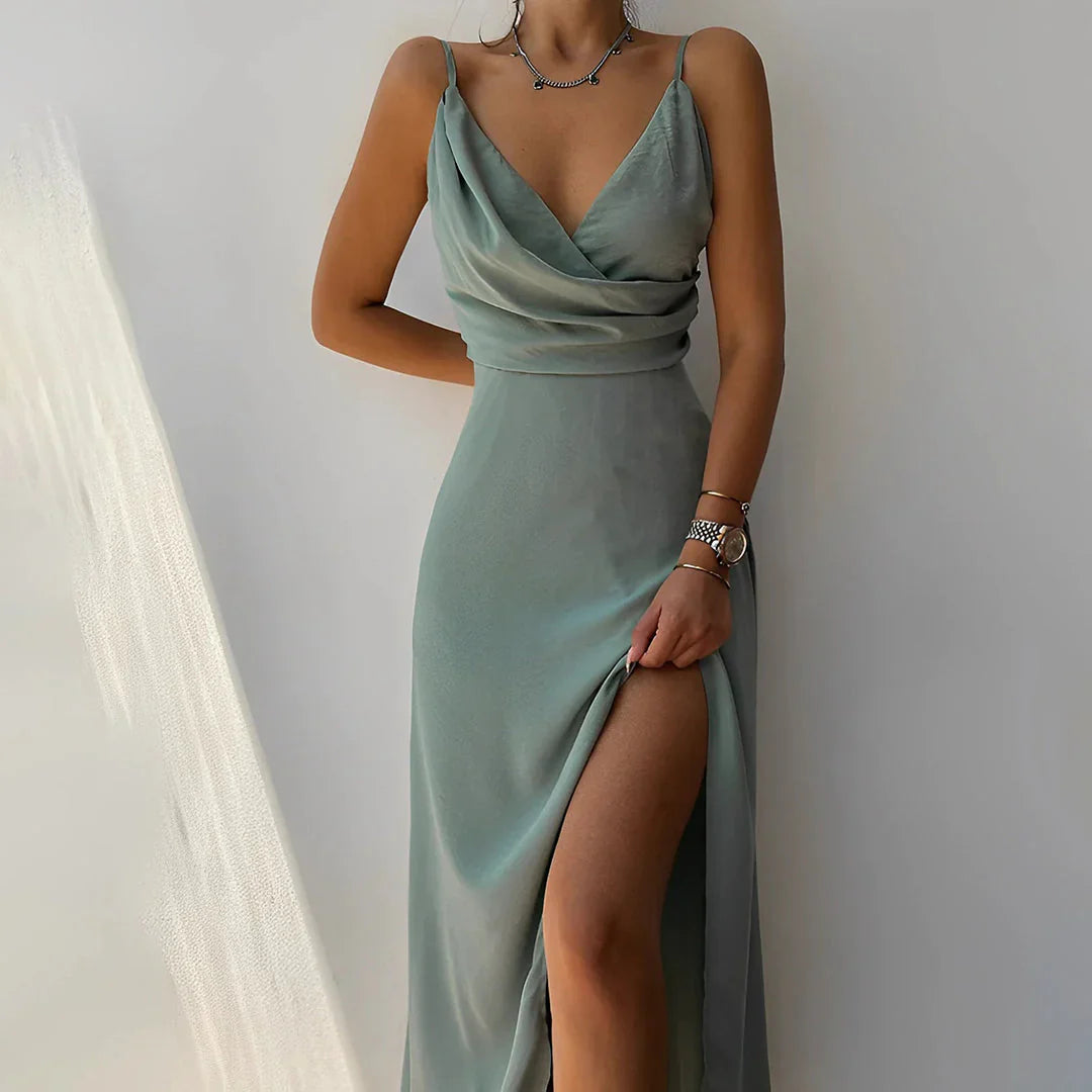 Lara - Chic Zwarte Jurk met Subtiele Split voor een Elegante Verschijning