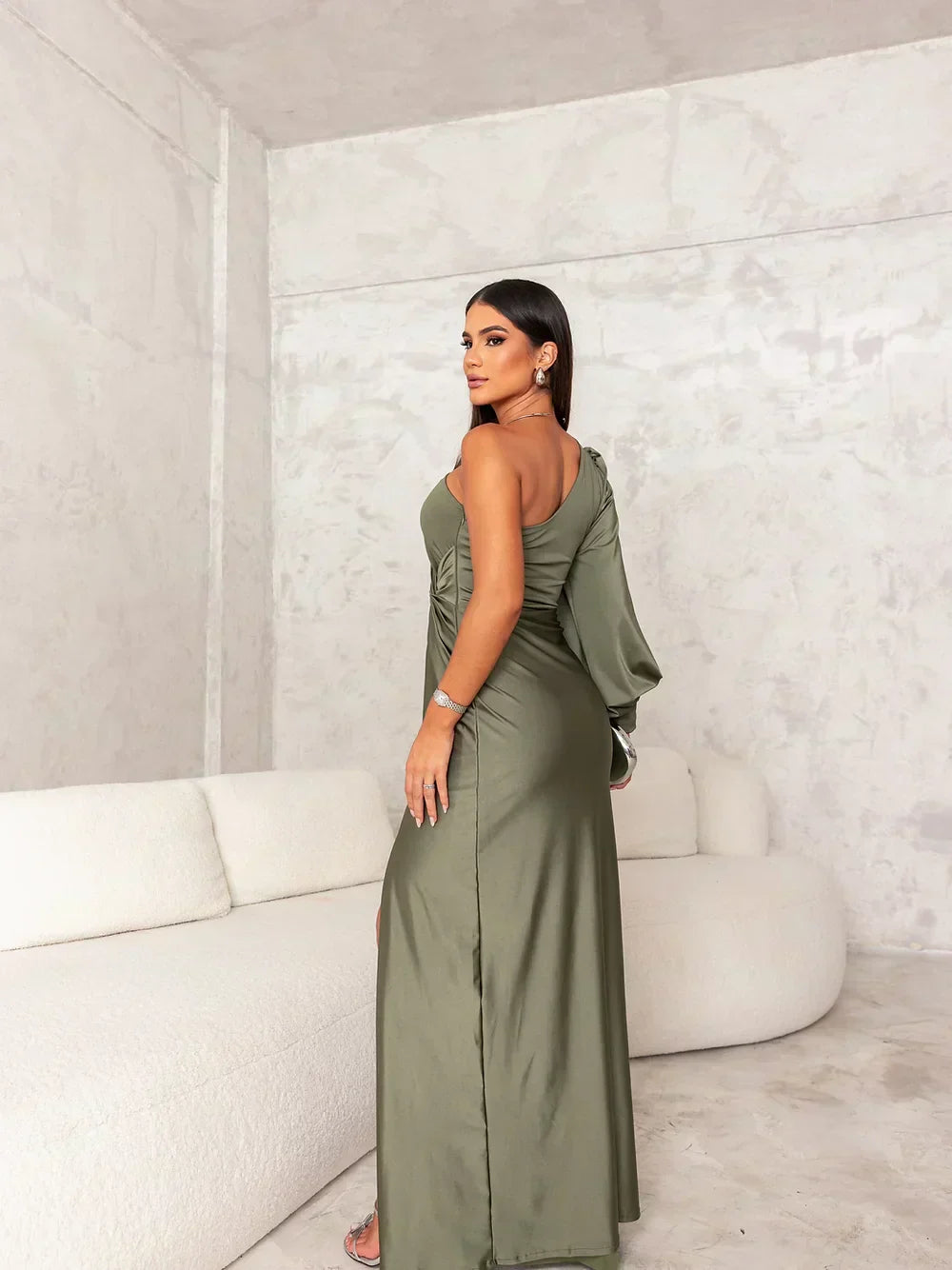 Satijnen Schouderjurk Dames – Asymmetrisch & Elegant