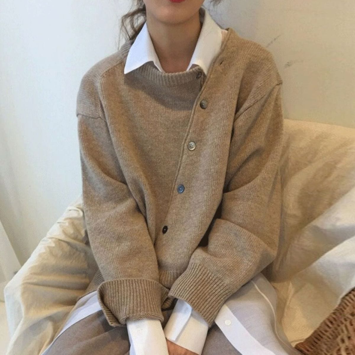 Noémie Knit Cardigan – luxueus damesvest met moderne elegantie en tijdloze veelzijdigheid