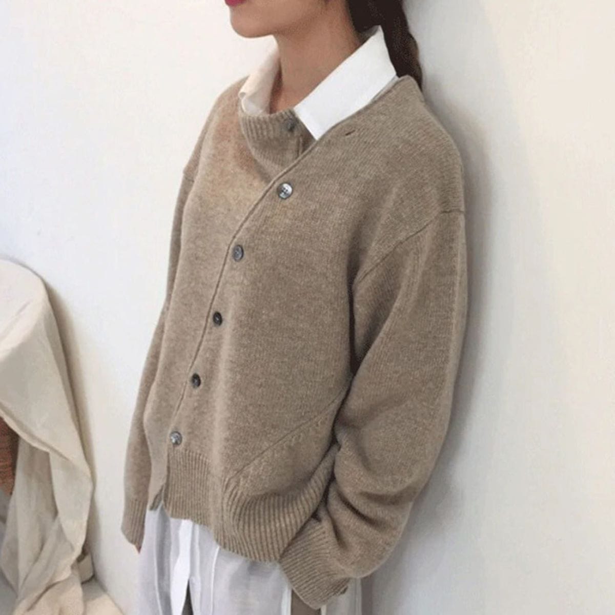 Noémie Knit Cardigan – luxueus damesvest met moderne elegantie en tijdloze veelzijdigheid