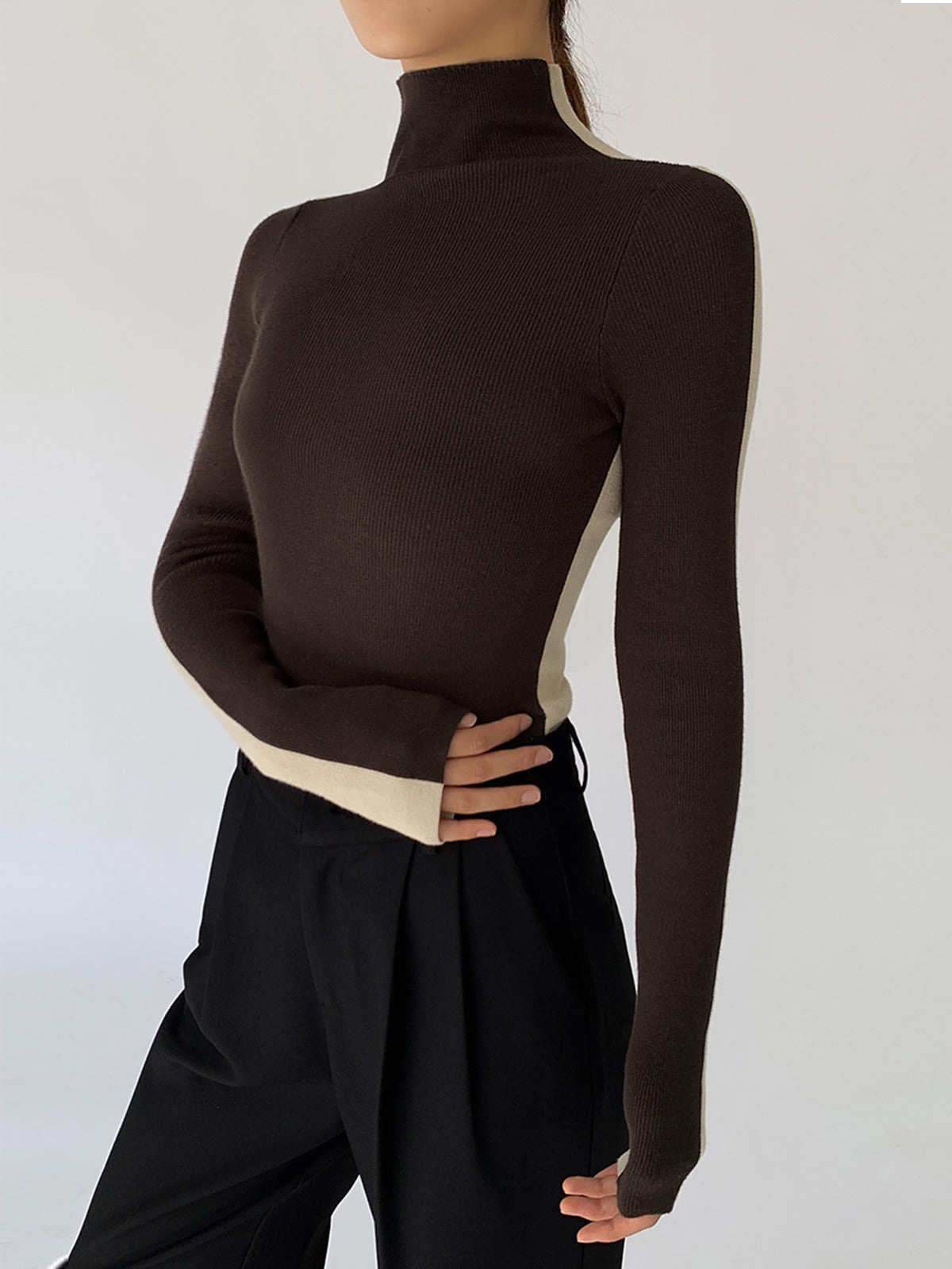 Noelle – Tweekleurige Gebreide Top met Regular Fit