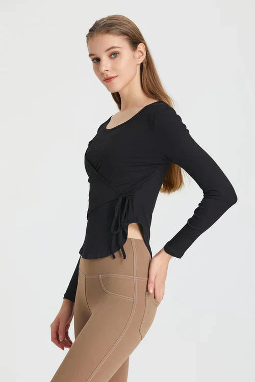 Marisse Wikkeltop – Asymmetrische Elegantie met Tijdloze Charme