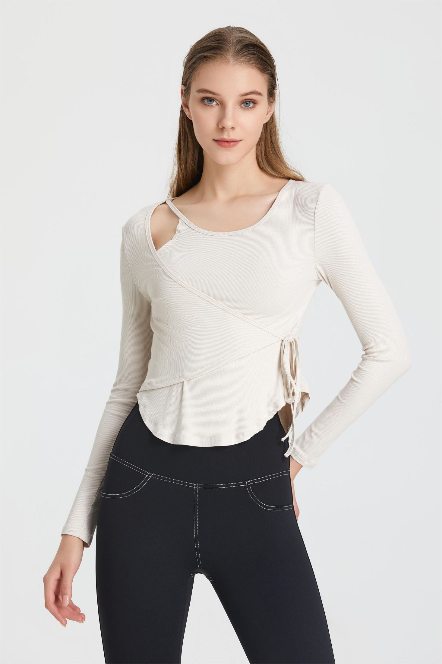 Marisse Wikkeltop – Asymmetrische Elegantie met Tijdloze Charme