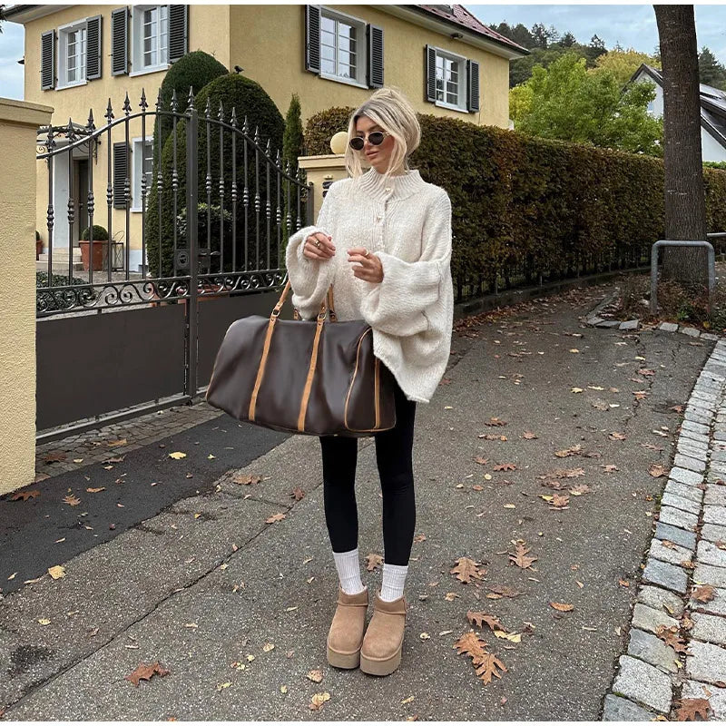 Fenoura – Oversized dames cardigan met luxe gouden details